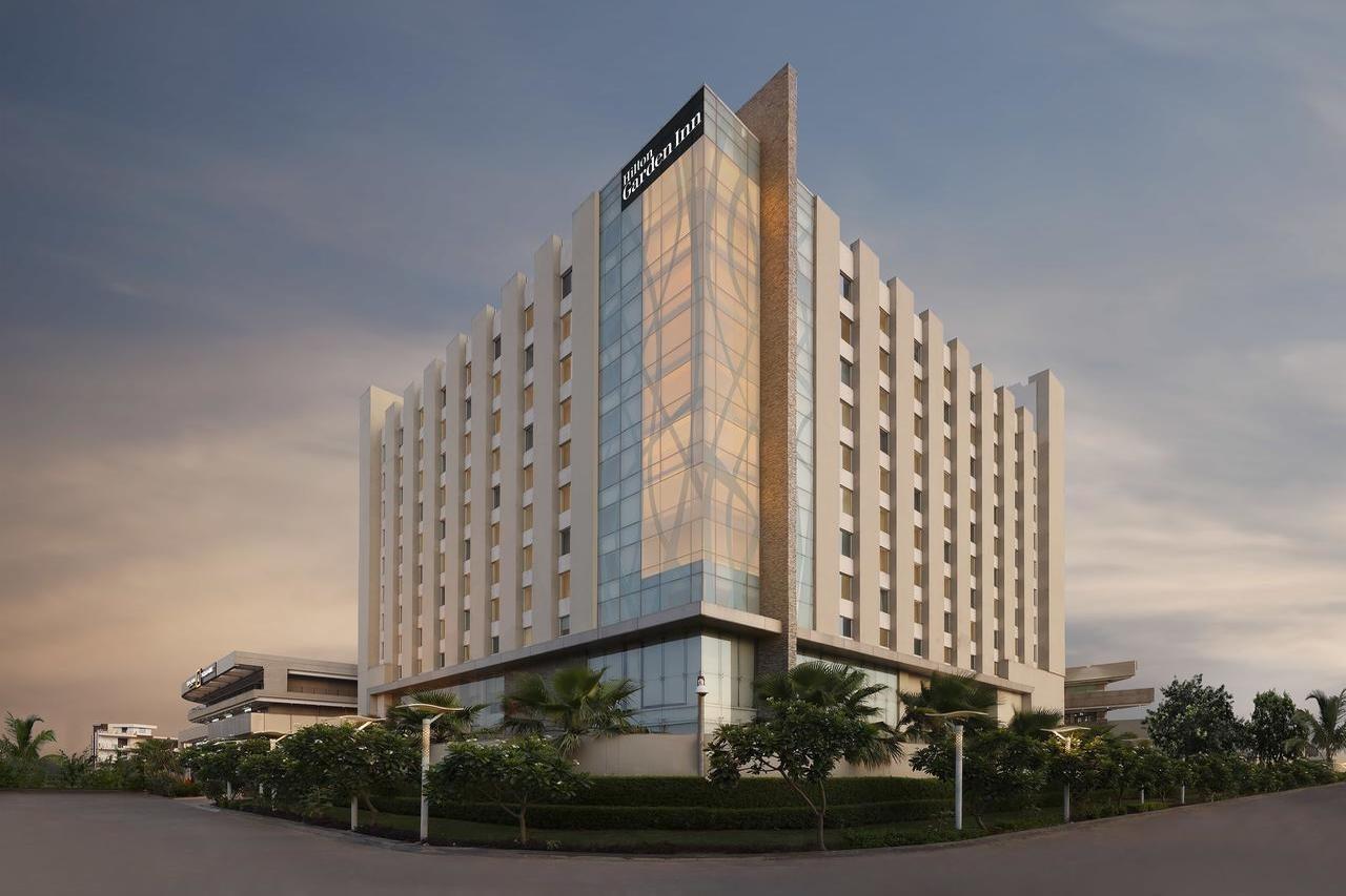 Doubletree By Hilton Gurugram Baani Square Hotel Gurgaon Exterior foto